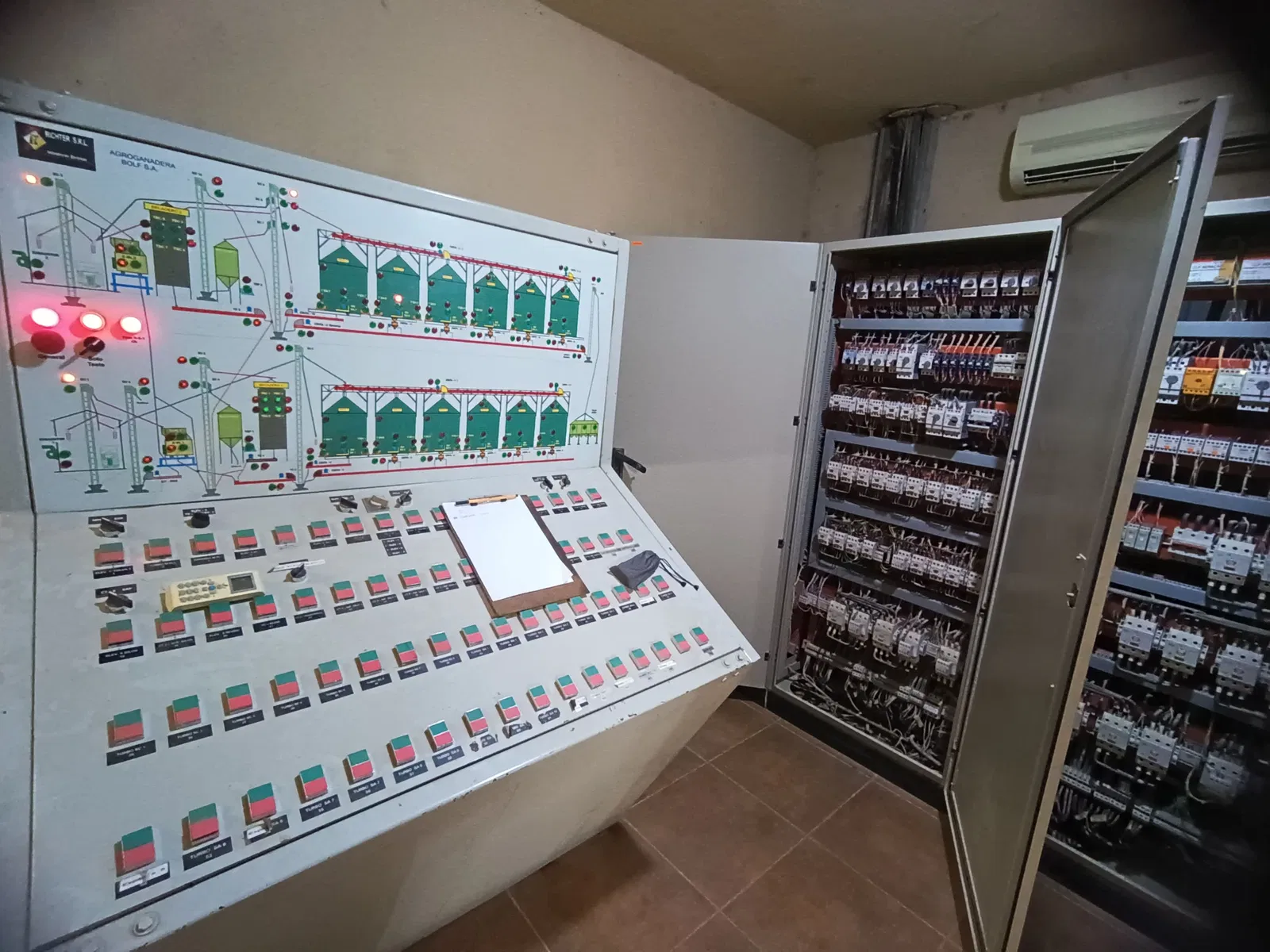 Tablero y control en silo